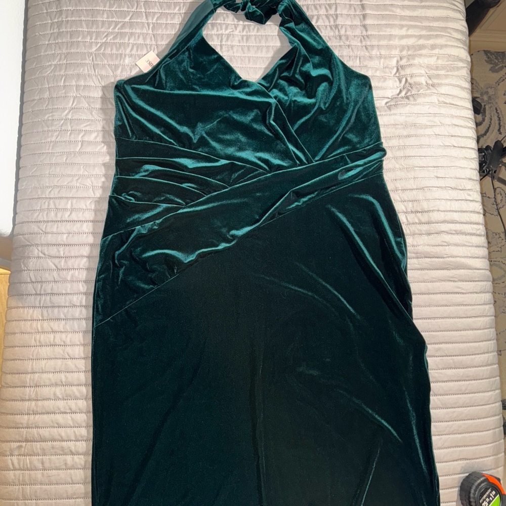NWT Jaded Rose women’s Elegant Green Velvet Halter Dress plus size 26